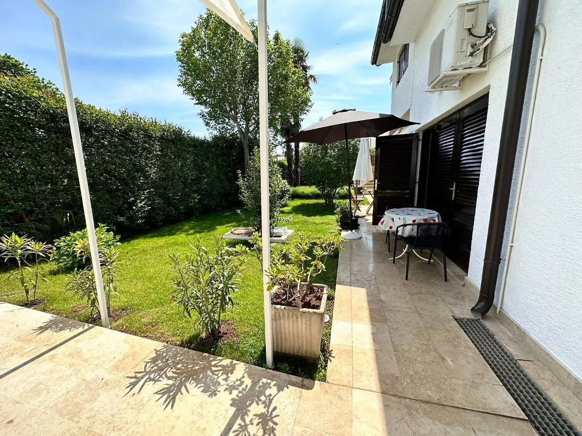 Apartments Cocolo Porec 0*,  Croazia